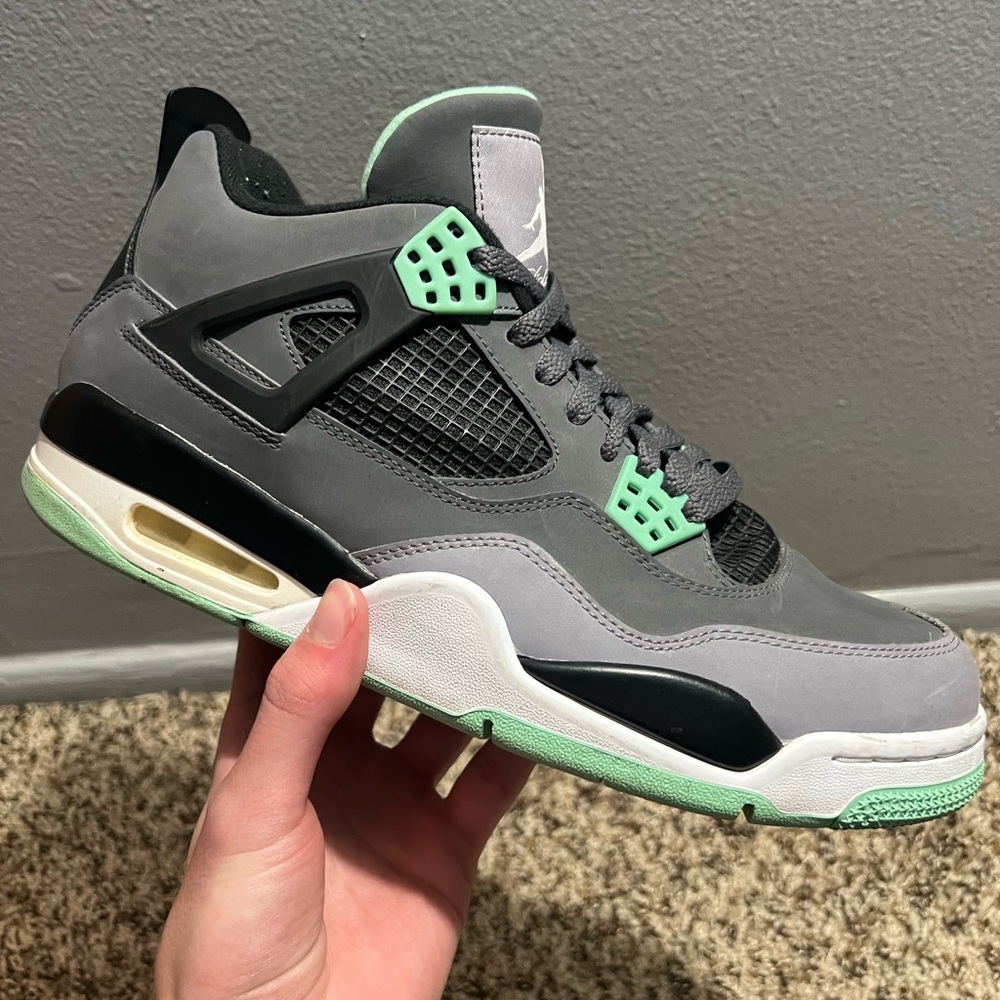 Jordan 4 ‘Green Glow’ 🔋